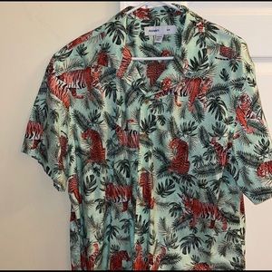 Old navy tiger button down shirt slim Xl ore
owned condition